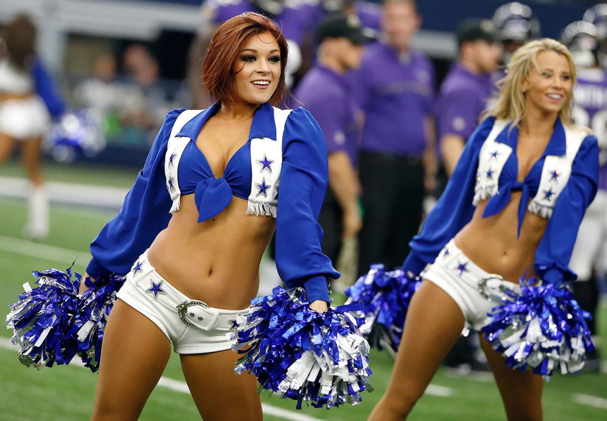 Dallas-Cowboys-cheerleaders-AP_16325684552976.jpg