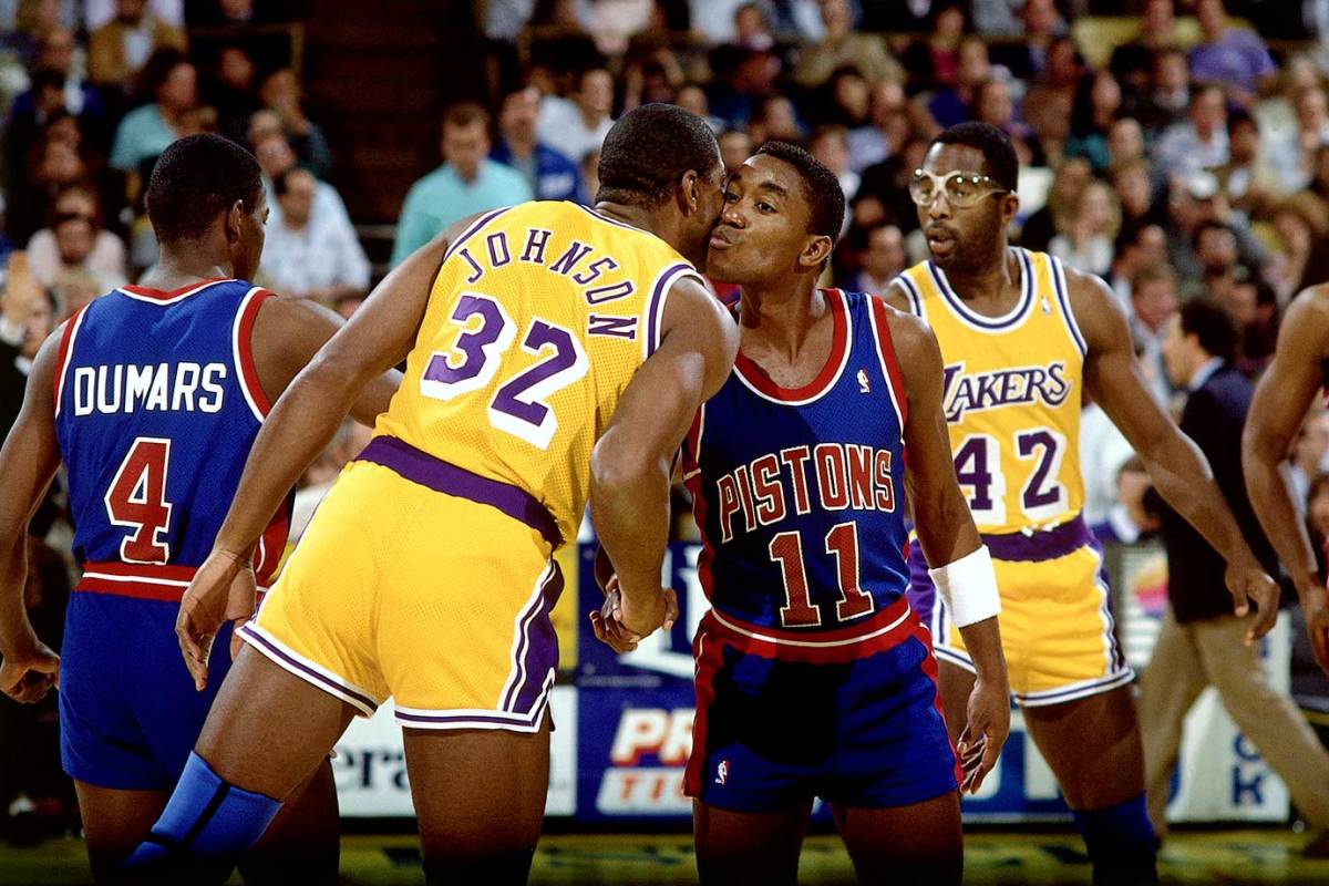 1989-Magic-Johnson-Isiah-Thomas-kiss.jpg