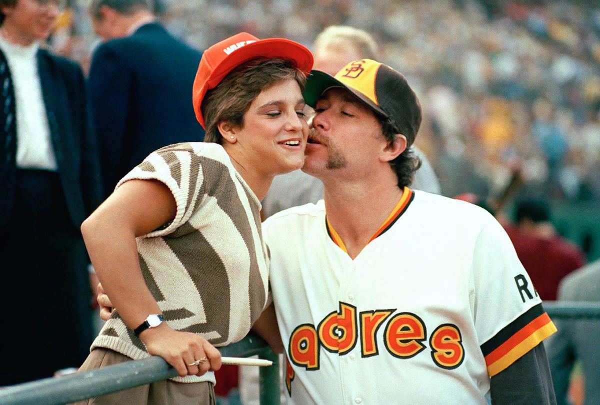 1984-Mary-Lou-Retton-Goose-Gossage-kiss.jpg