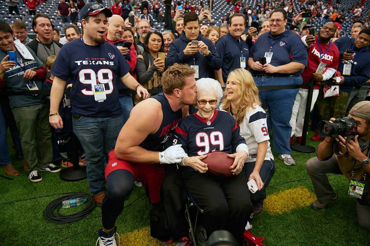 2016-0109-JJ-Watt-fan-Asalee-Poole-kiss-SI-166_TK1_0345.jpg
