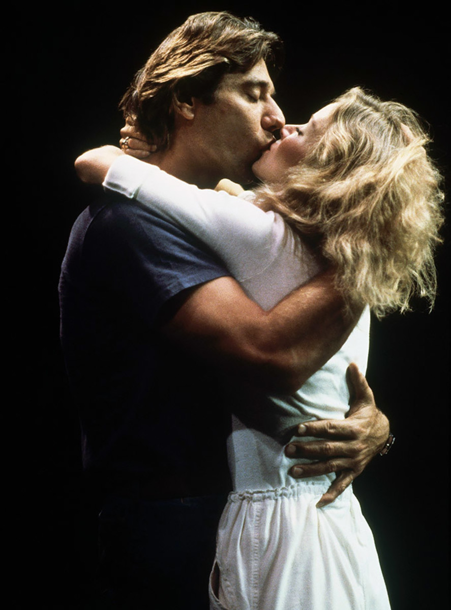 1979-0811-Joe-Namath-Donna-Mills-kiss.jpg