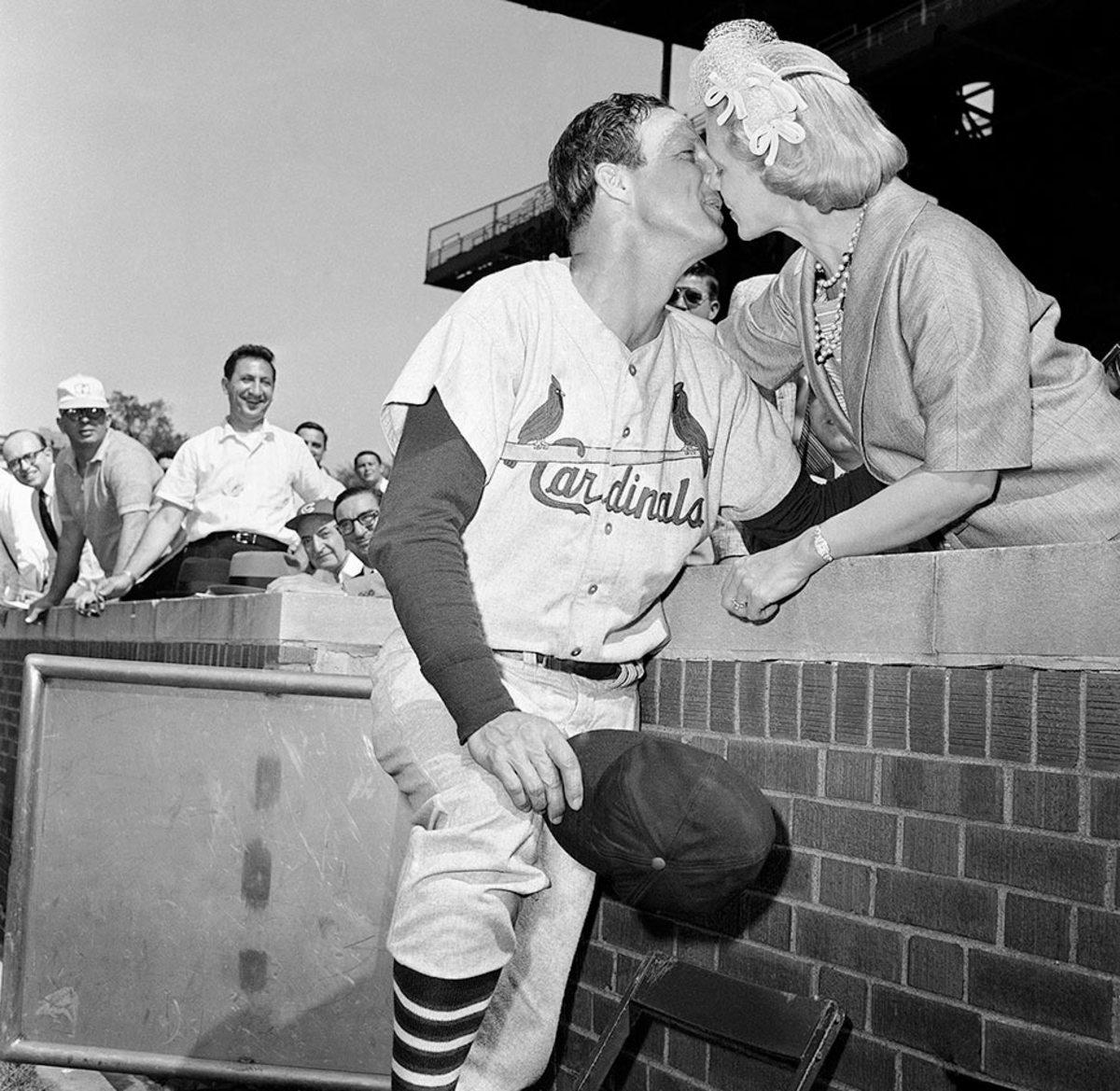 1958-0513-Stan-Musial-wife-Lillian-kiss.jpg