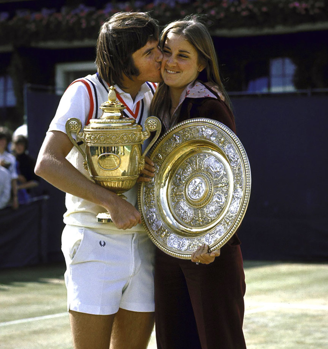 1974-0703-Jimmy-Connors-Chris-Evert-kiss-05891338.jpg