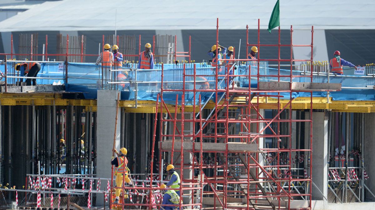 Report: Qatar abuses migrant workers in 2022 World Cup prep - Sports ...