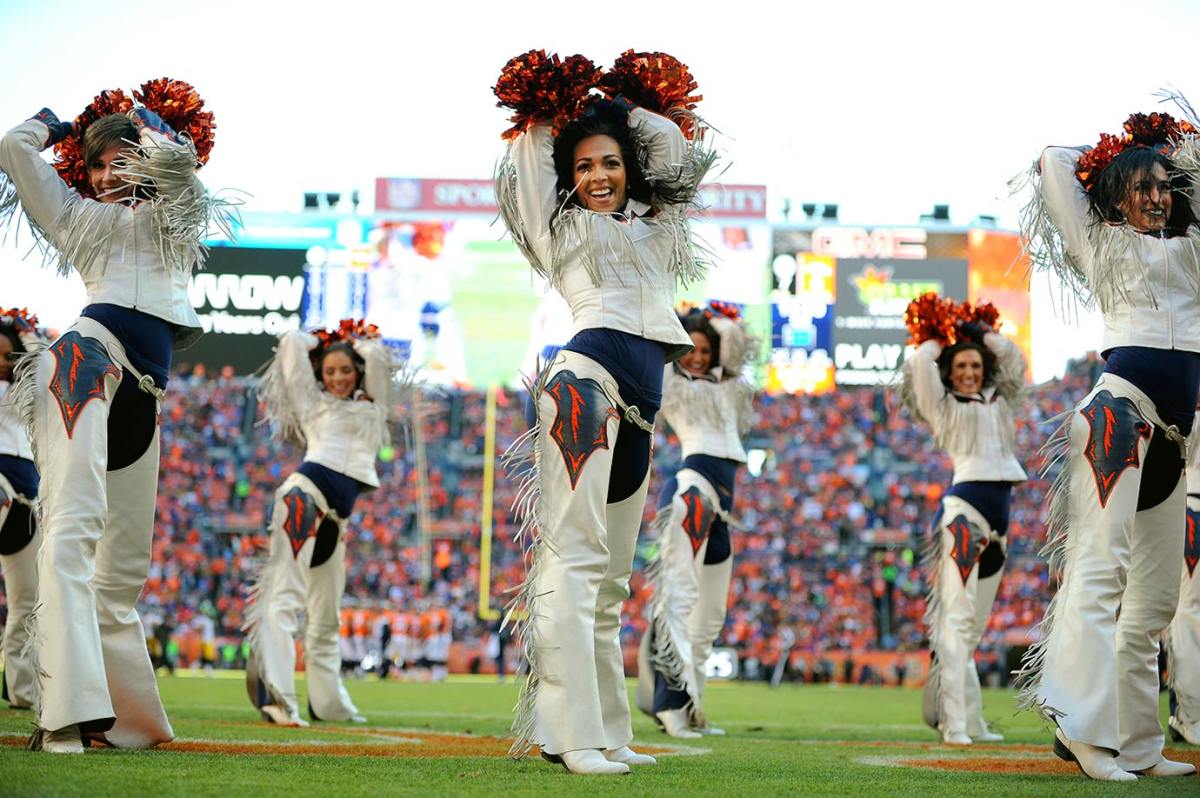 Denver-Broncos-cheerleaders-505421384.jpg