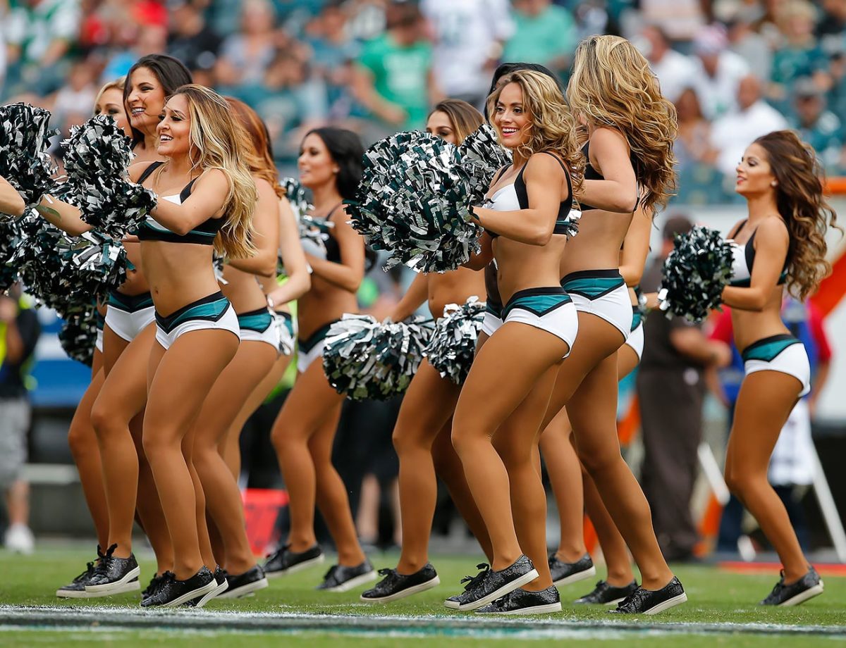 Philadelphia-Eagles-cheerleaders-GettyImages-604218762_master.jpg