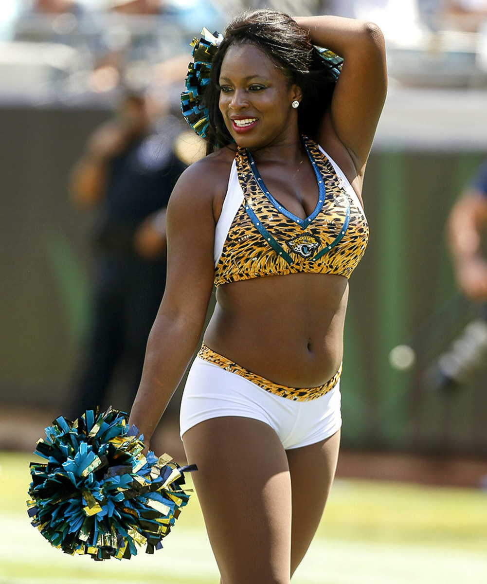 Jacksonville-Jaguars-The-ROAR-cheerleaders-603112516.jpg