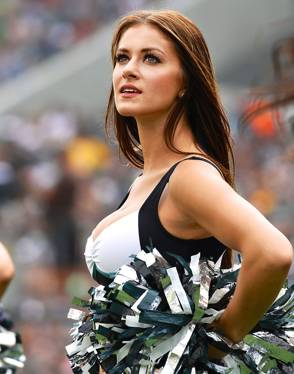 Philadelphia-Eagles-cheerleaders-DHW16091109Browns_at_Eagles.jpg