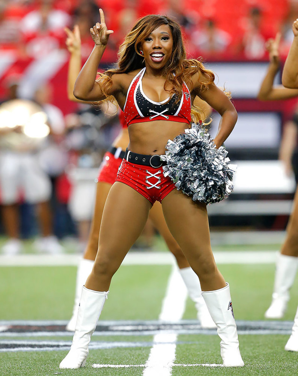 Atlanta-Falcons-cheerleaders-488160911_1164_Buccaneers_v_Falcons.jpg