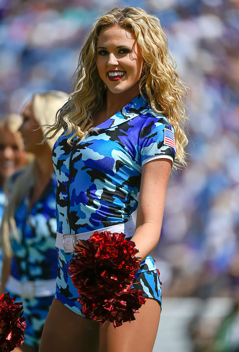 Tennessee-Titans-cheerleaders-164091116_642_vikings_at_titans.jpg