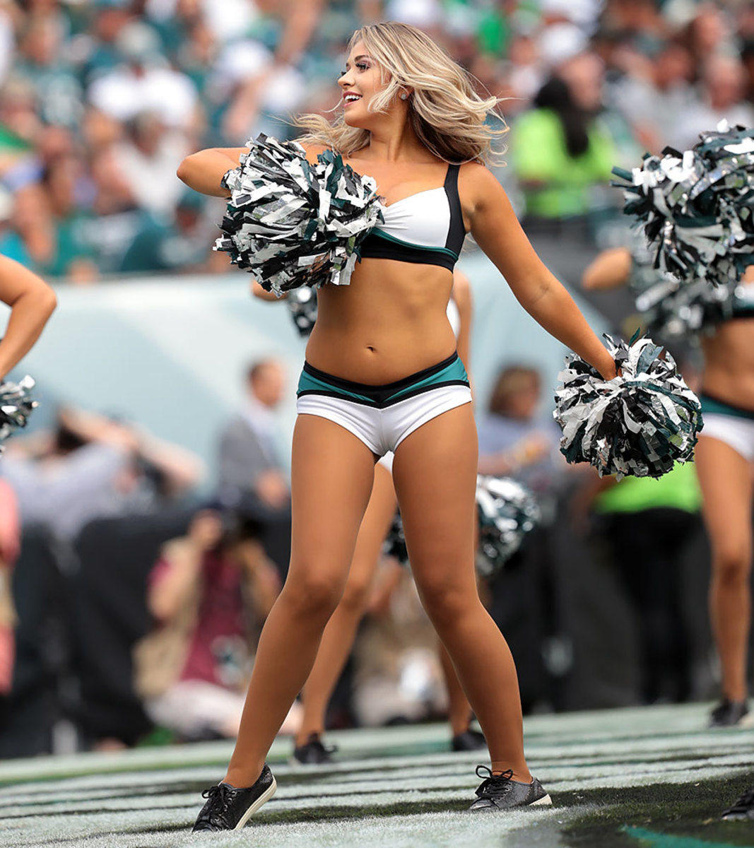 Philadelphia-Eagles-cheerleaders-SI538_TK1_01346.jpg