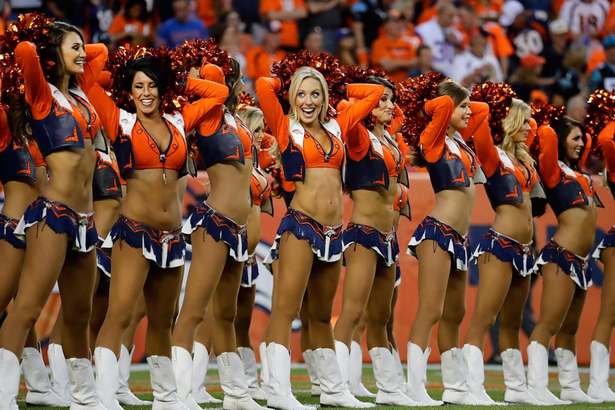 Denver-Broncos-cheerleaders-AP_221903485329.jpg
