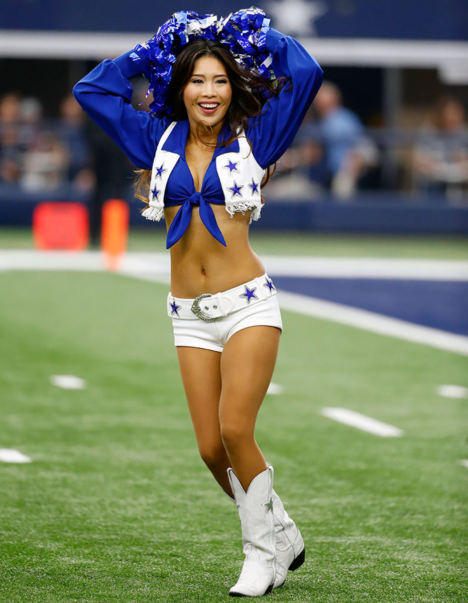 Dallas-Cowboys-cheerleaders-AP_269744159542.jpg