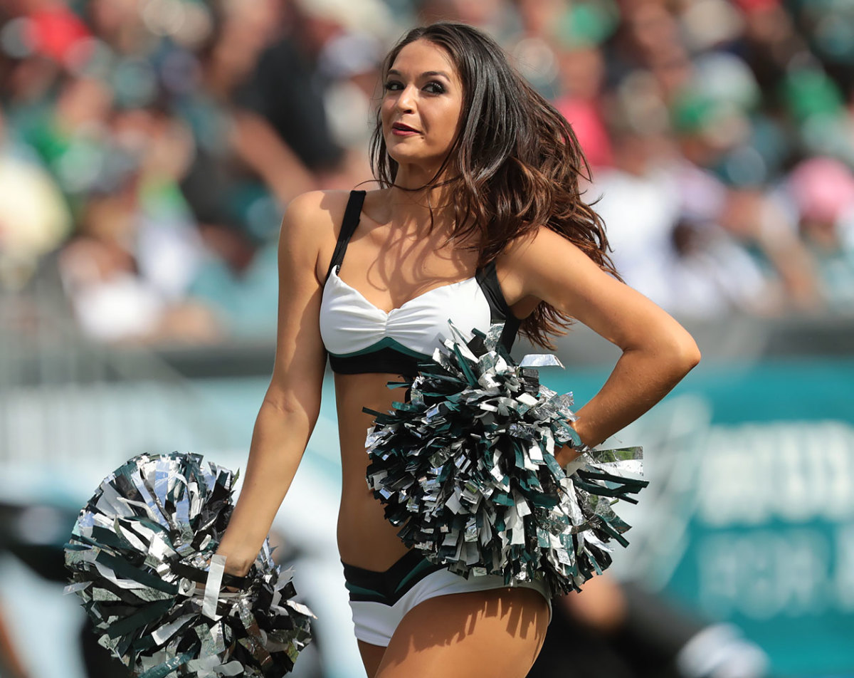 Philadelphia-Eagles-cheerleaders-SI538_TK1_02209.jpg