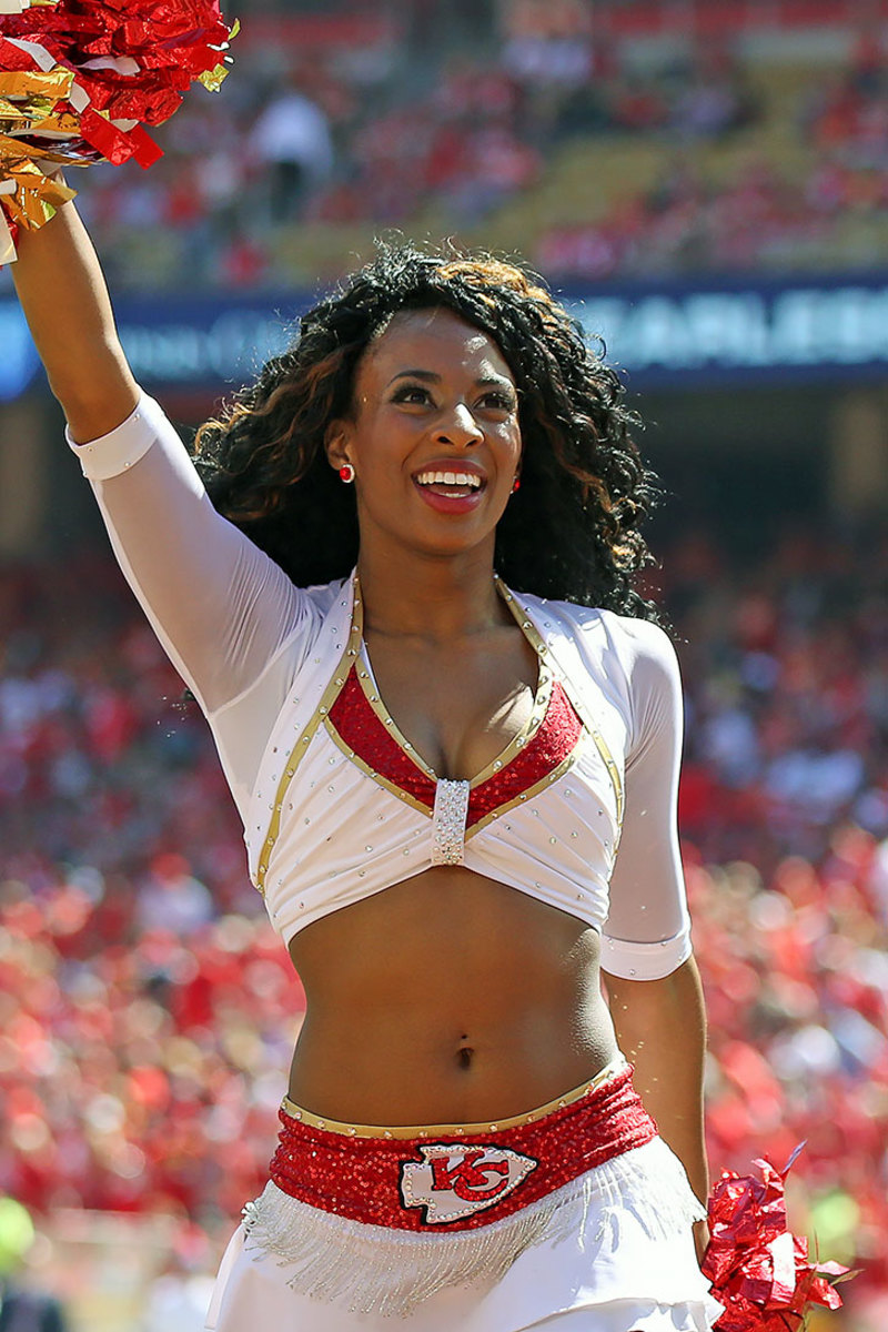 Kansas-City-Chiefs-cheerleaders-DGM160911750_Chargers_at_Chiefs.jpg