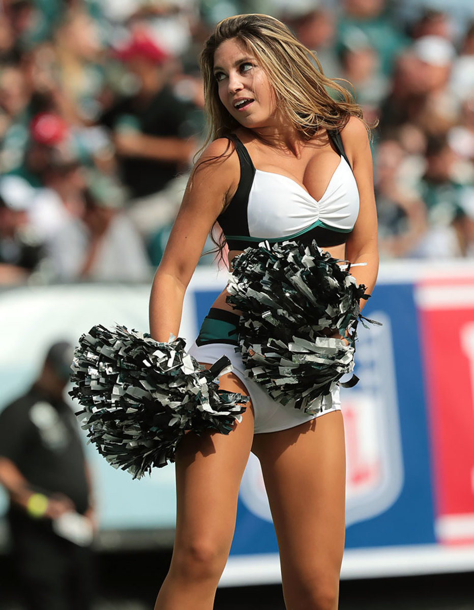 Philadelphia-Eagles-cheerleaders-SI538_TK1_02224.jpg