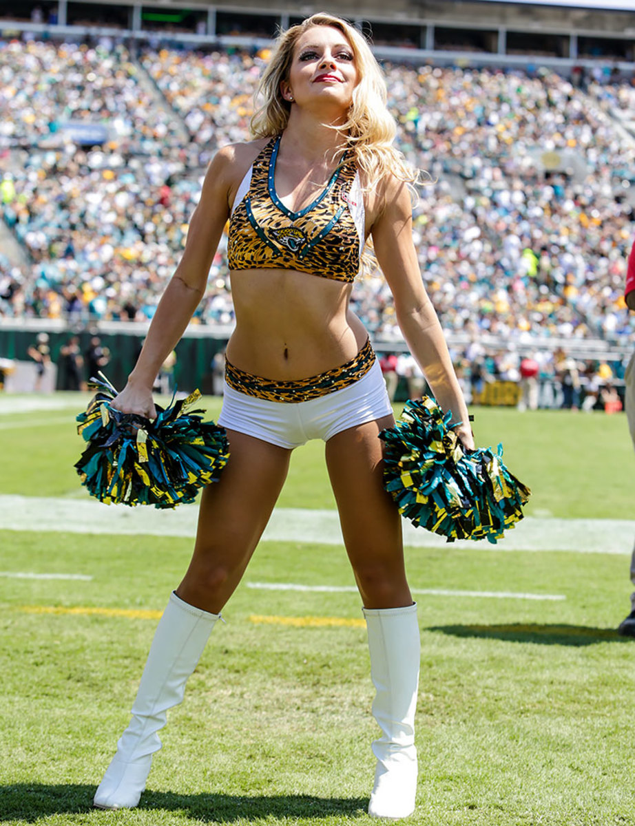 Jacksonville-Jaguars-The-ROAR-cheerleaders-DFH1609113160Jaguars_vs_Packers.jpg