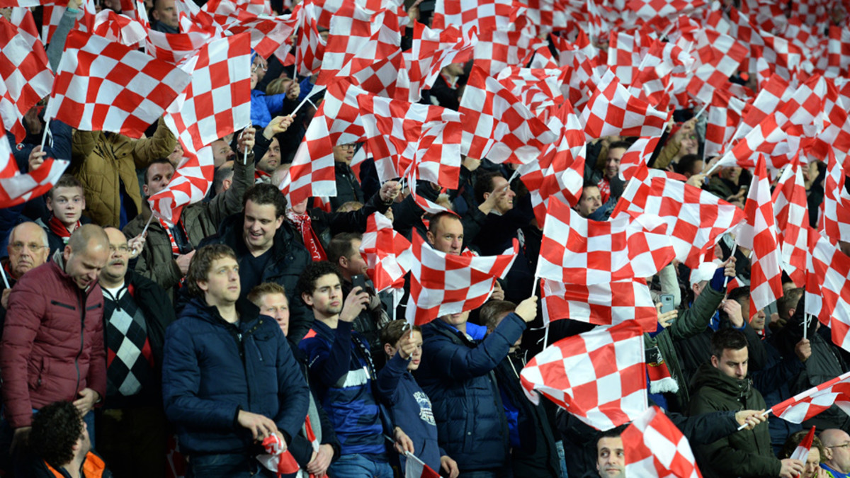 Video PSV fans throw coins at beggars in Madrid Sports Illustrated
