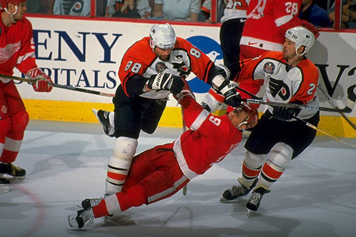 At his peak, he was terrific': Lindros finally gets his Hockey Hall of Fame  due