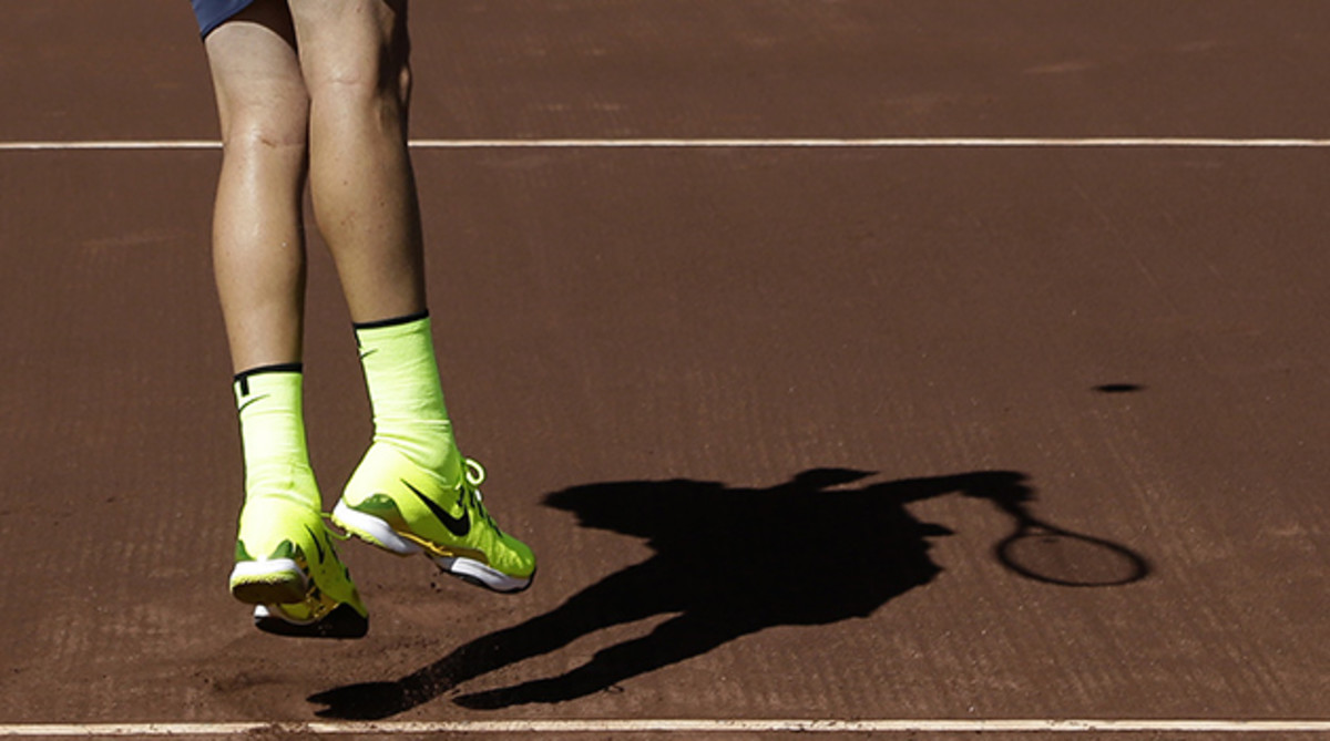 serve-feet-shadows-houston-inline.jpg