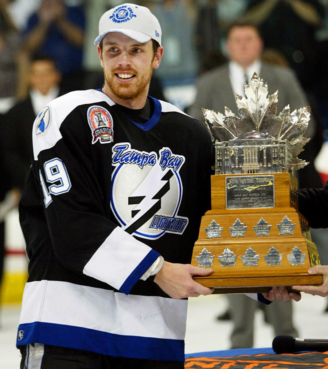 Brad-Richards-Conn-Smythe-trophy.jpg