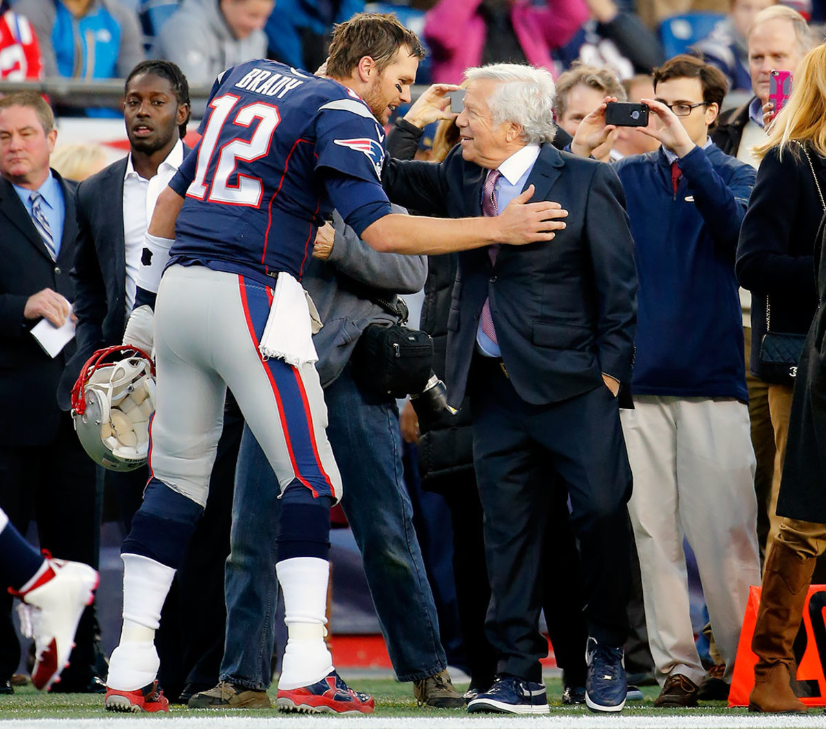 02-New-England-Patriots-owner-Robert-Kraft-Tom-Brady.jpg