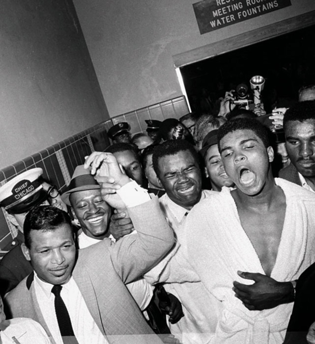 140224180205-1964-0225-muhammad-ali-cassius-clay-sugar-ray-robinson-single-image-cut.jpg