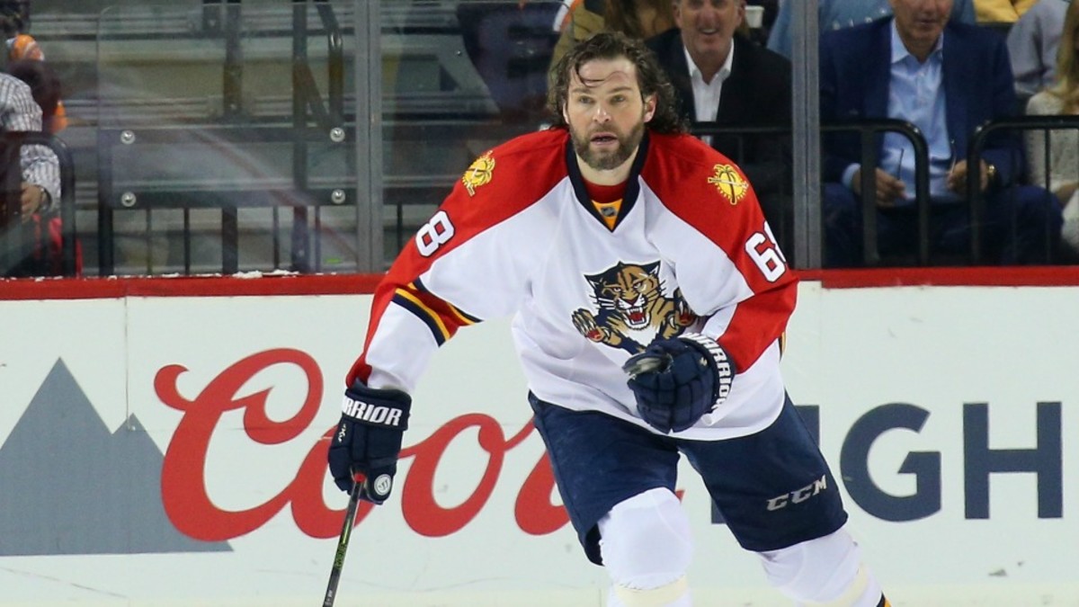 Jaromir Jagr made lunch for a paparazzo Sports Illustrated