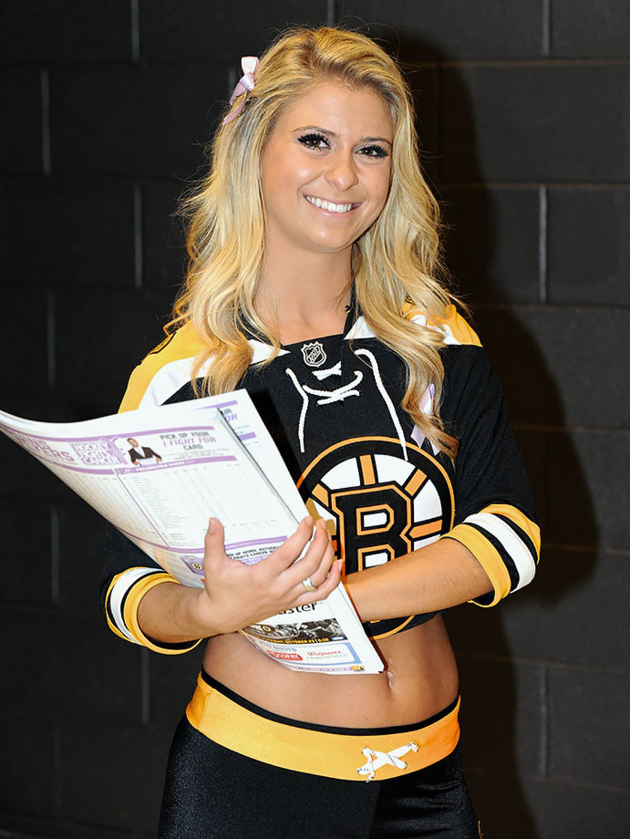Boston-Bruins-Ice-Girls-147151021040_Flyers_at_Bruins.jpg