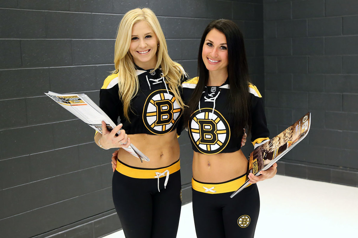 Boston-Bruins-Ice-Girls-482160126033_Ducks_at_Bruins.jpg