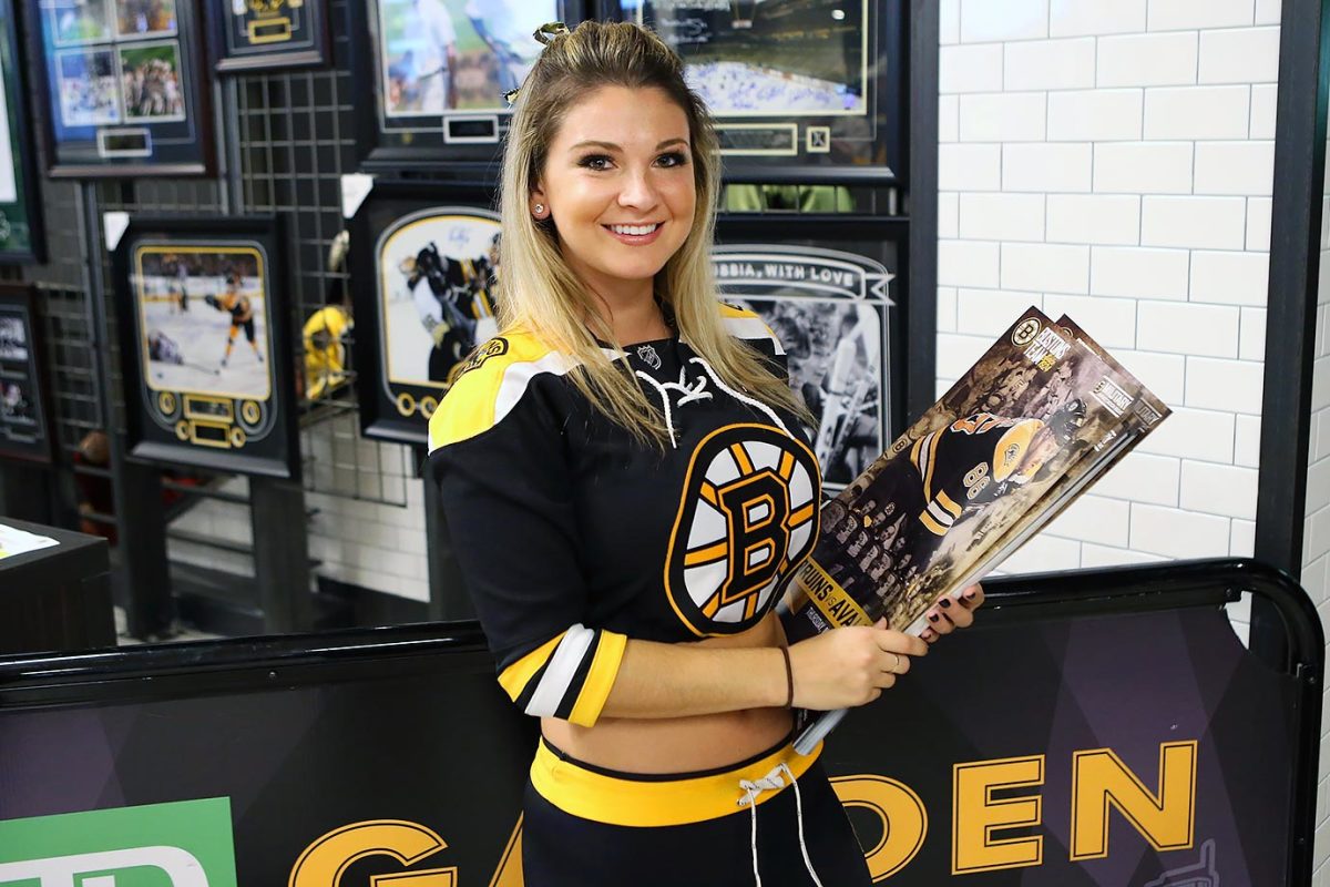 Boston-Bruins-Ice-Girls-482151112030_Avalanche_at_Bruins.jpg