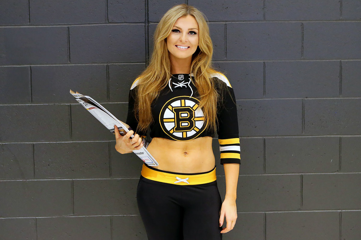 Boston-Bruins-Ice-Girls-482151027031_Coyotes_at_Bruins.jpg