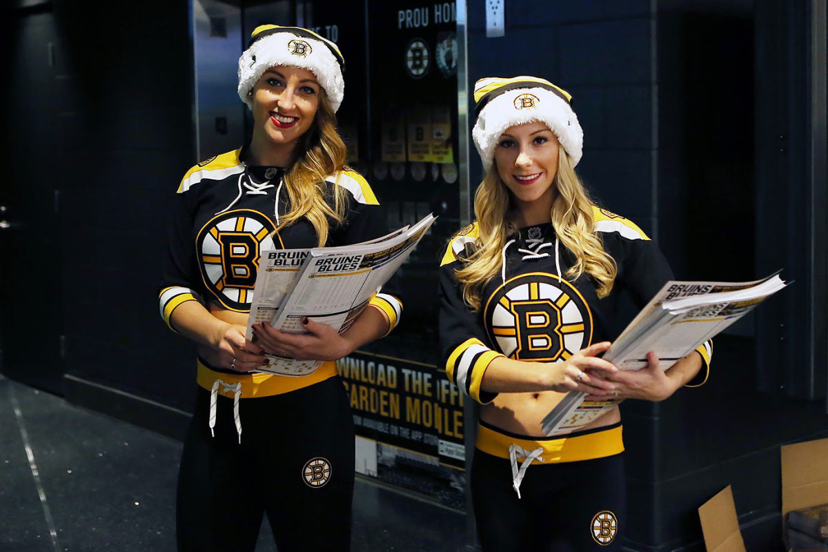 Boston-Bruins-Ice-Girls-482151222039_Blues_at_Bruins.jpg