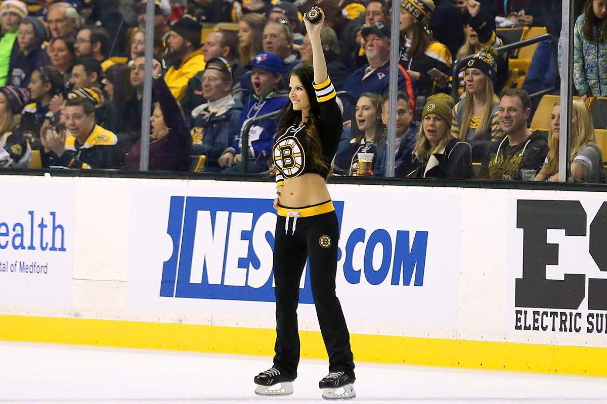 Boston-Bruins-Ice-Girls-482160116112_Maple_Leafs_at_Bruins.jpg