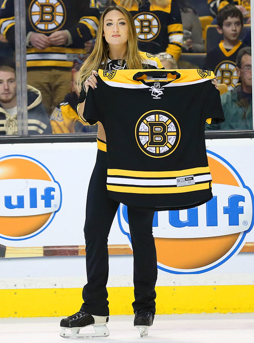 Boston-Bruins-Ice-Girls-482160123135_Blue_Jackets_at_Bruins.jpg