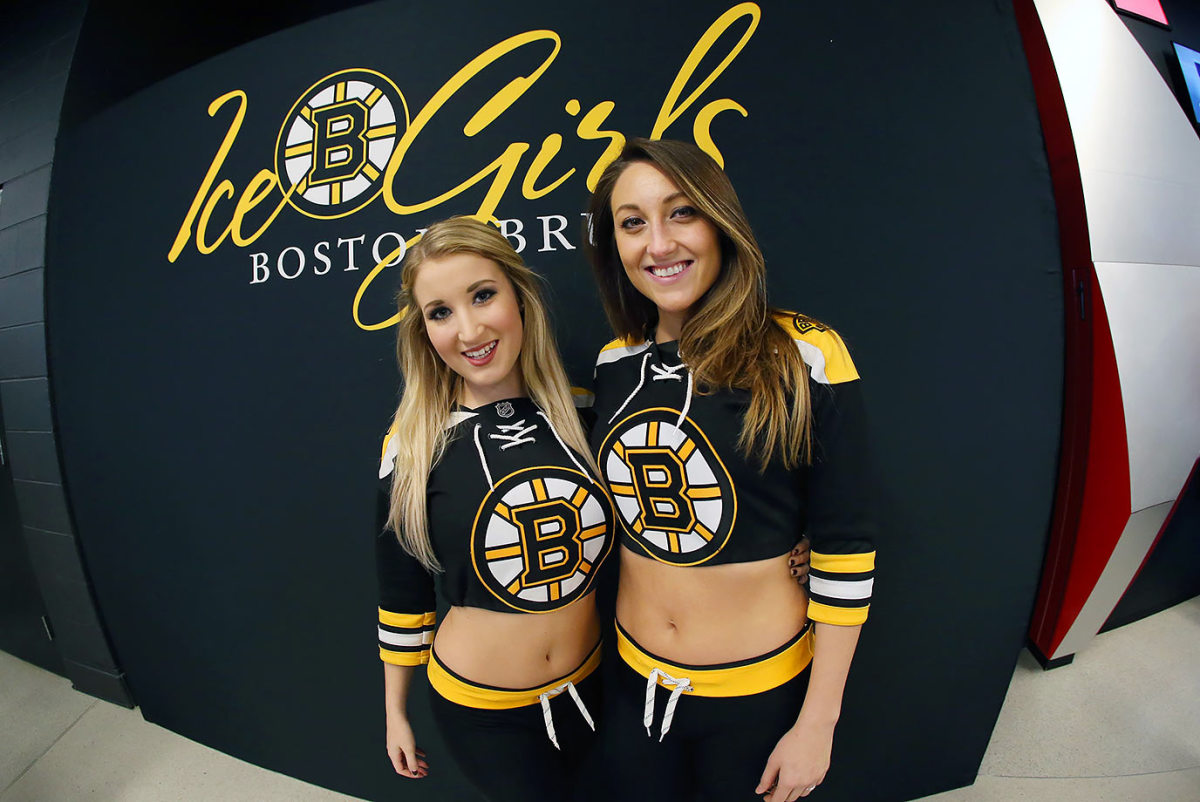 Boston-Bruins-Ice-Girls-482151127071_Rangers_at_Bruins.jpg