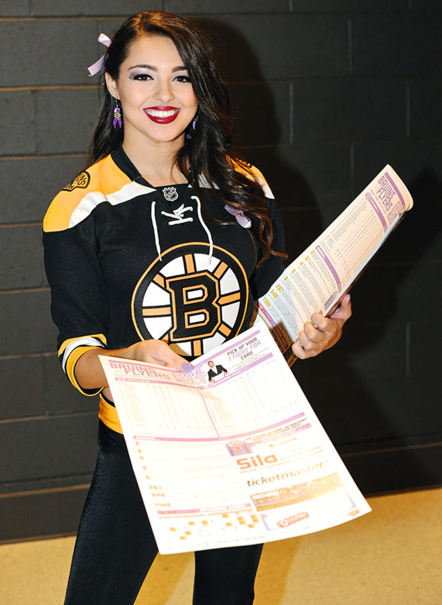 Boston-Bruins-Ice-Girls-147151021033_Flyers_at_Bruins.jpg
