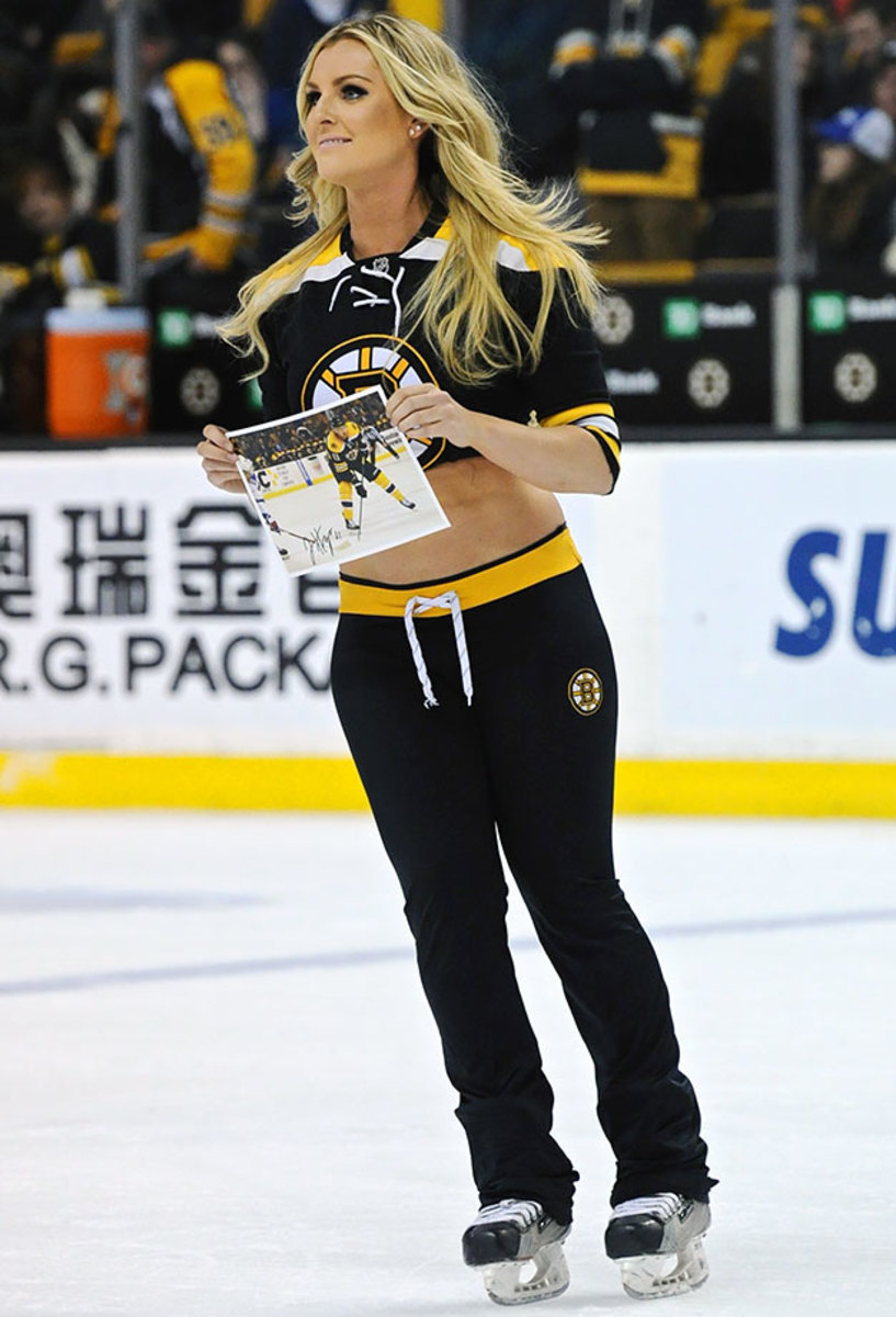 Boston-Bruins-Ice-Girls-147160501061_Capitals_at_Bruins.jpg
