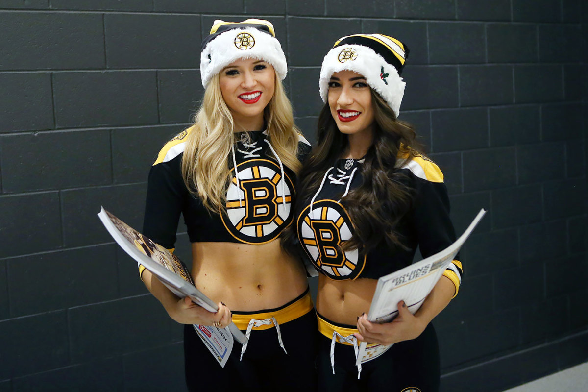 Boston-Bruins-Ice-Girls-482151222038_Blues_at_Bruins.jpg
