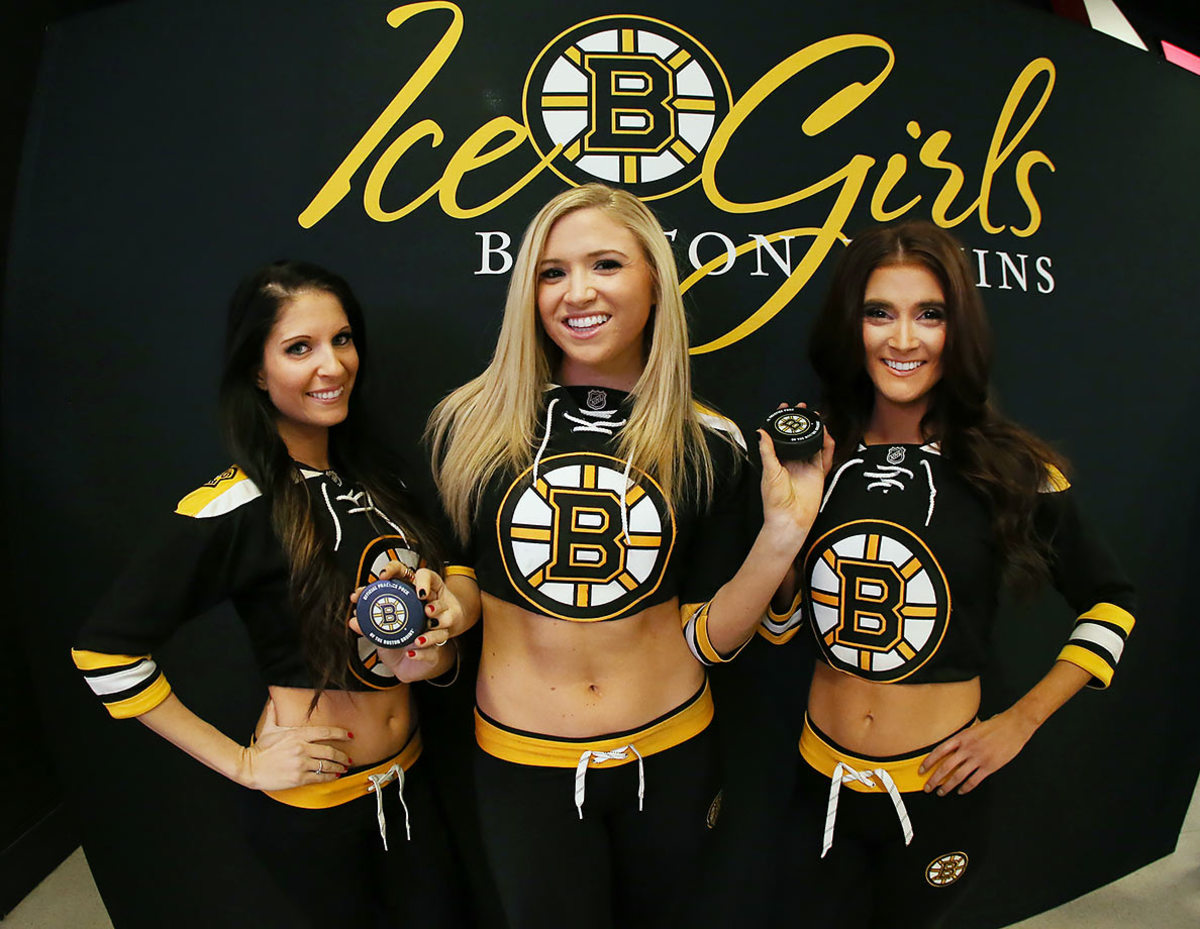 Boston-Bruins-Ice-Girls-482151216086_Penguins_at_Bruins.jpg