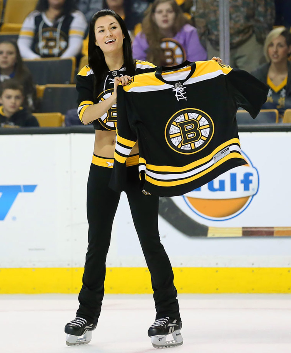 Boston-Bruins-Ice-Girls-482151212130_Panthers_at_Bruins.jpg