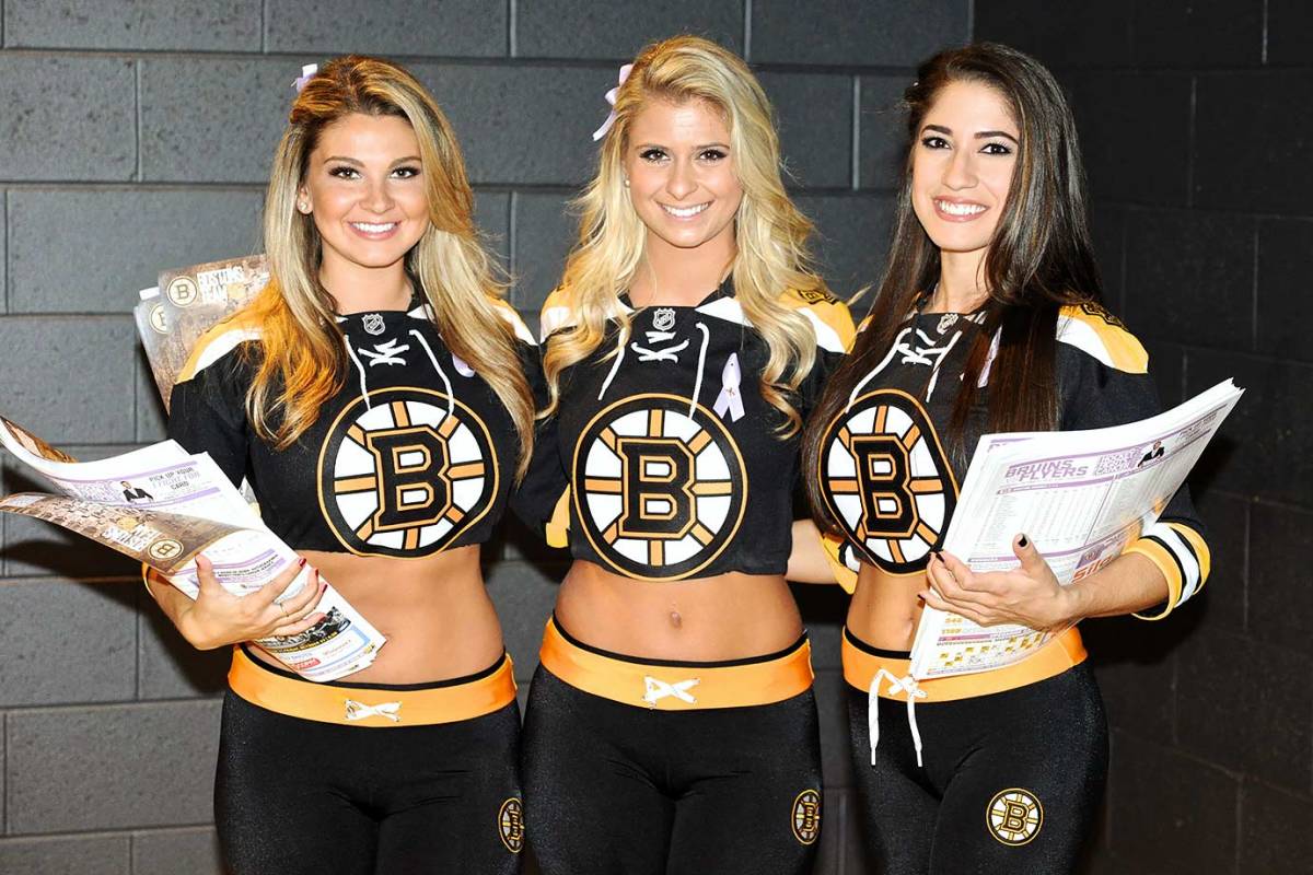 Boston-Bruins-Ice-Girls-147151021041_Flyers_at_Bruins.jpg