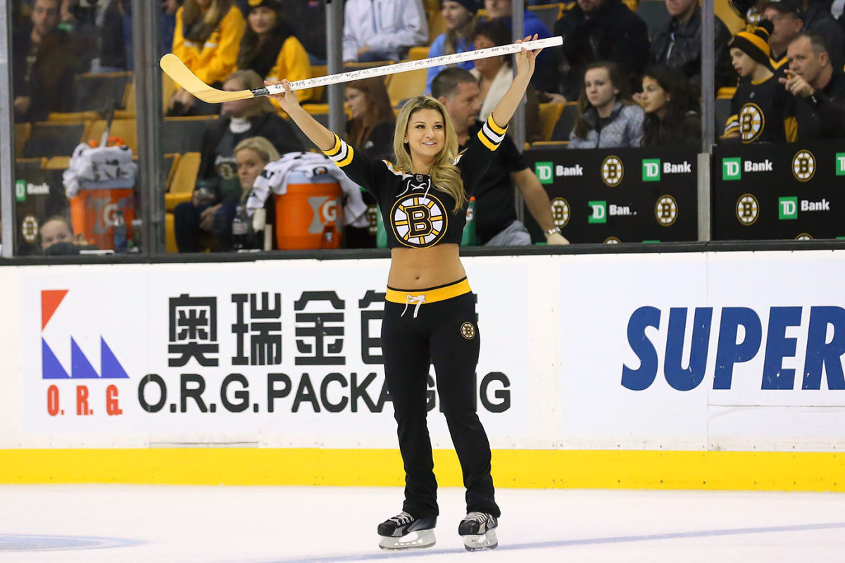 Boston-Bruins-Ice-Girls-482151212129_Panthers_at_Bruins.jpg