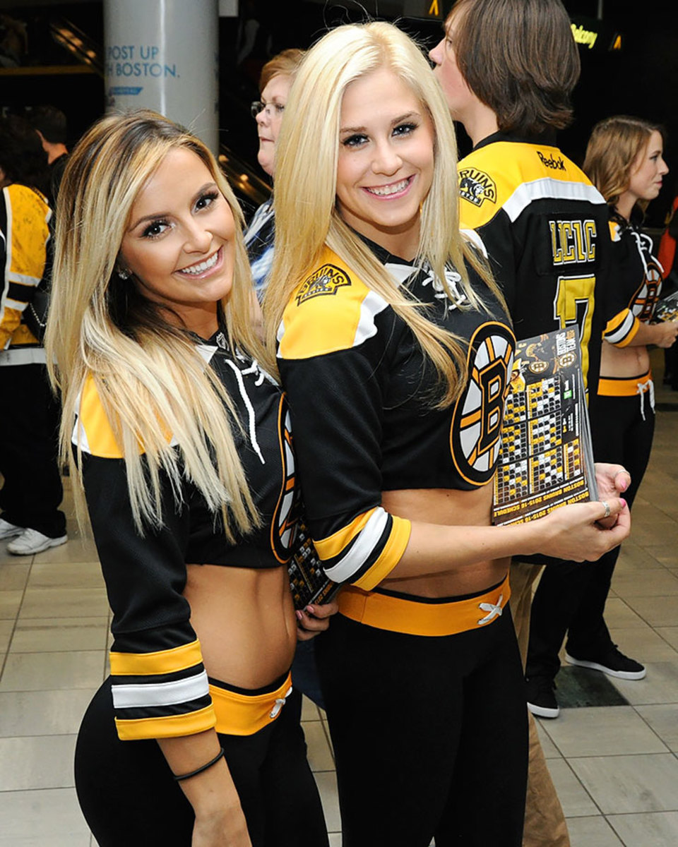 Boston-Bruins-Ice-Girls-147151008032_Jets_at_Bruins.jpg