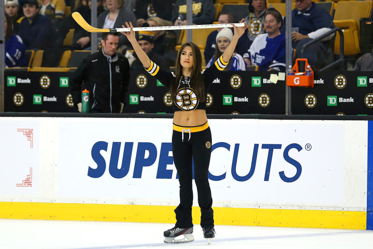 Boston-Bruins-Ice-Girls-482160116114_Maple_Leafs_at_Bruins.jpg