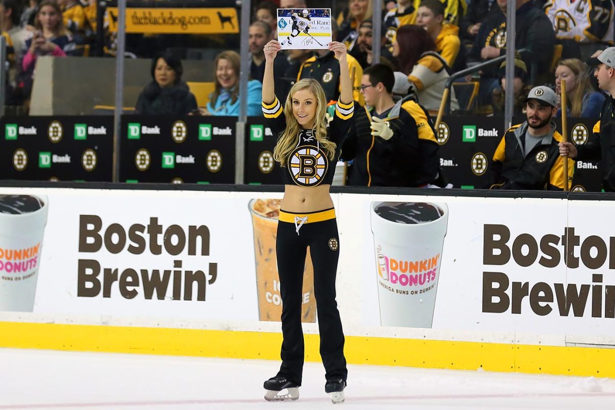 Boston-Bruins-Ice-Girls-482160116113_Maple_Leafs_at_Bruins.jpg