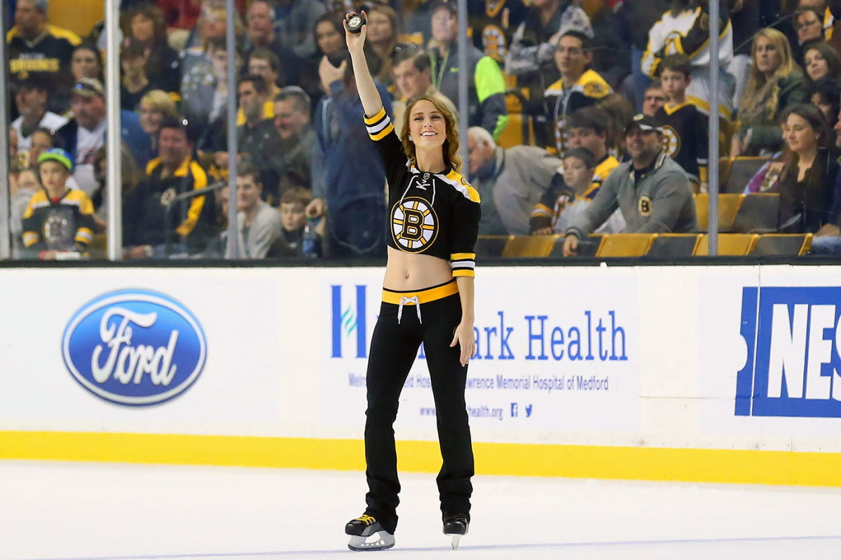 Boston-Bruins-Ice-Girls-482151212127_Panthers_at_Bruins.jpg