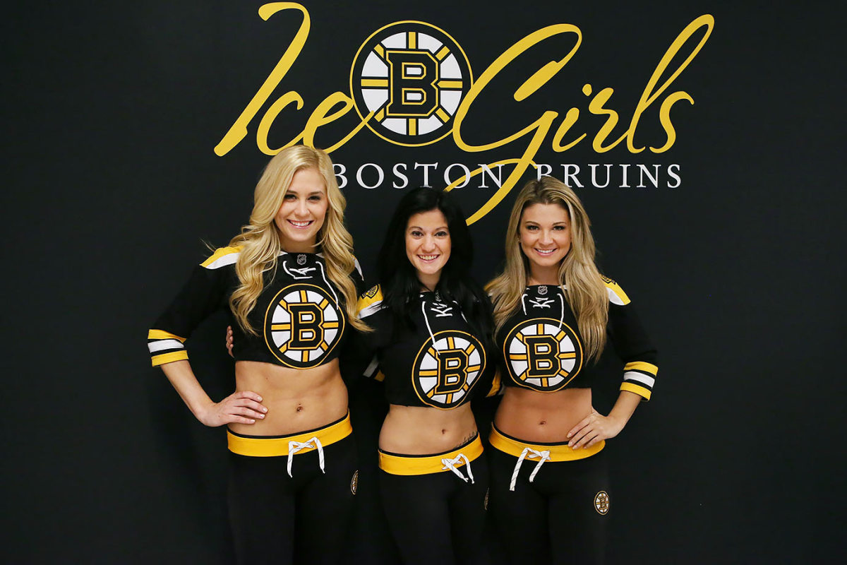 Boston-Bruins-Ice-Girls-482151212033_Panthers_at_Bruins.jpg