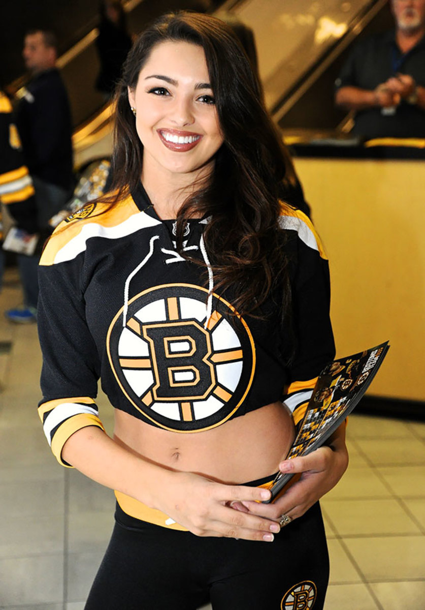 Boston-Bruins-Ice-Girls-147151008039_Jets_at_Bruins.jpg