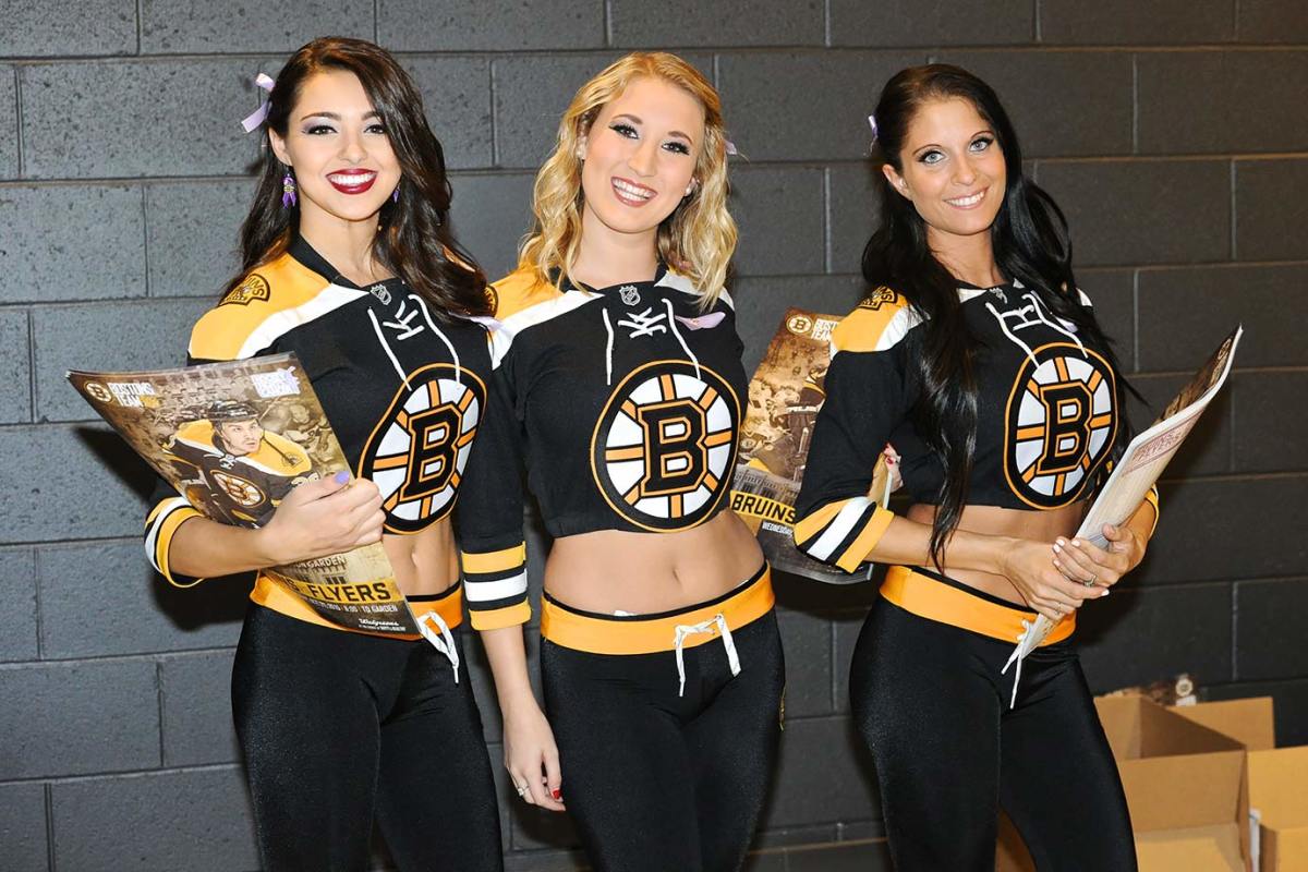 Boston-Bruins-Ice-Girls-147151021031_Flyers_at_Bruins.jpg
